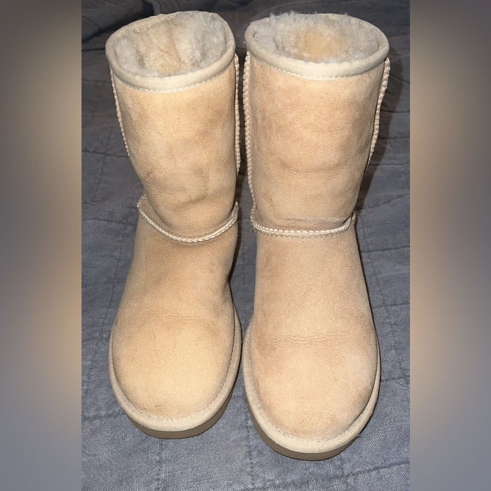 Uggs - image 1